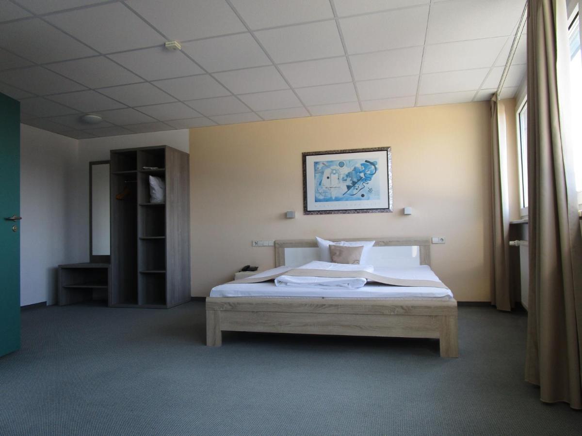 Businesshotel & Appartements Stuttgart-Vaihingen Esterno foto