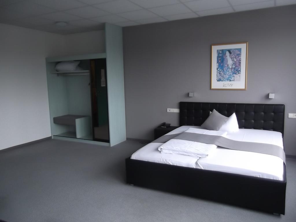 Businesshotel & Appartements Stuttgart-Vaihingen Esterno foto